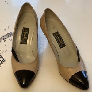 Amalfi leather/ and patent Two tone pumps Beautiful Classic 👠
